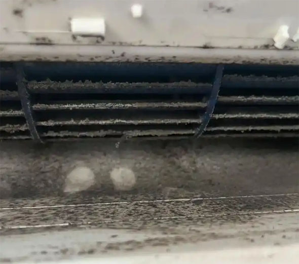 济阳空调吹的风有股烧焦味是怎么回事